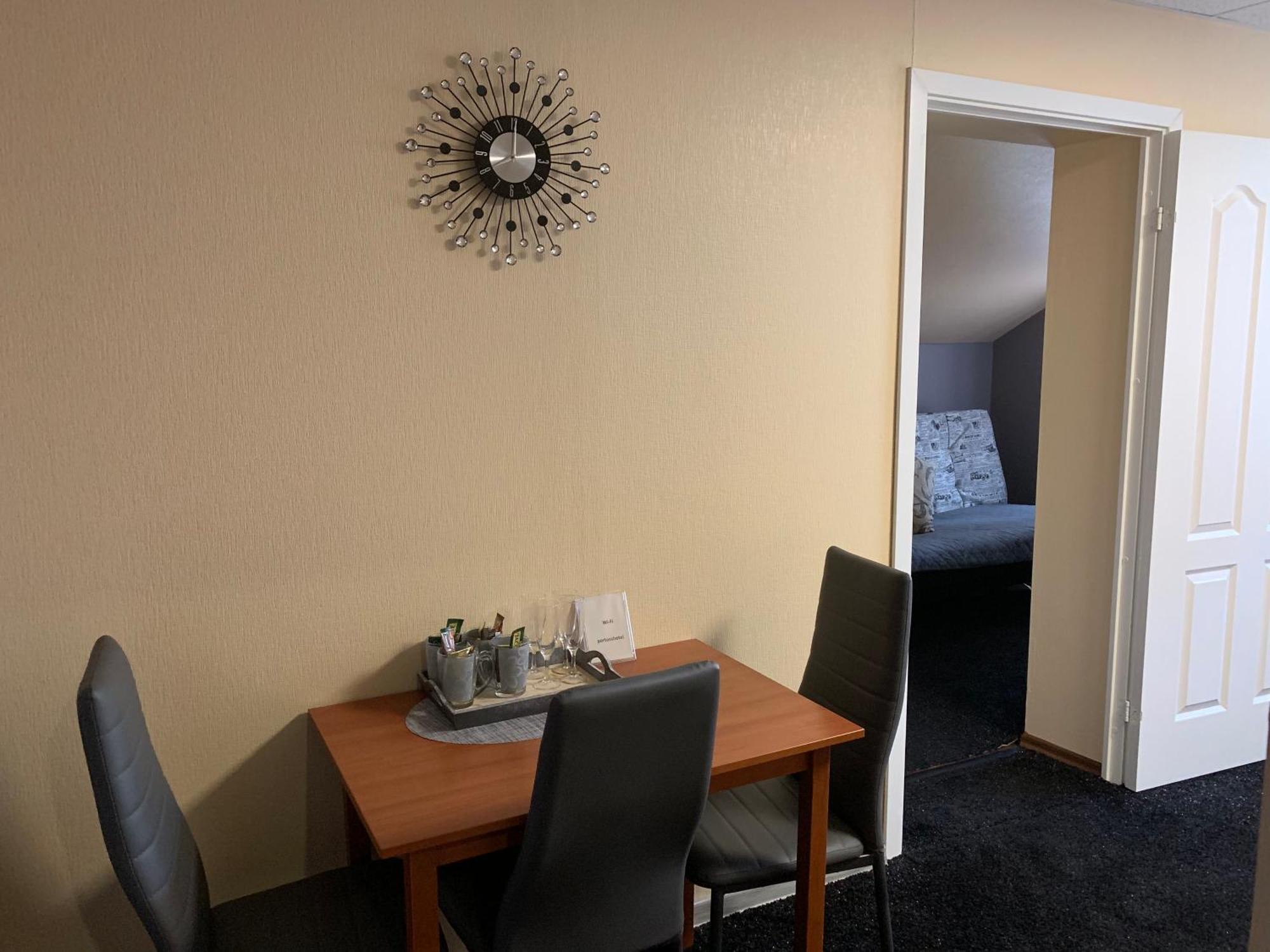 Portoss Hotel Ventspils Buitenkant foto
