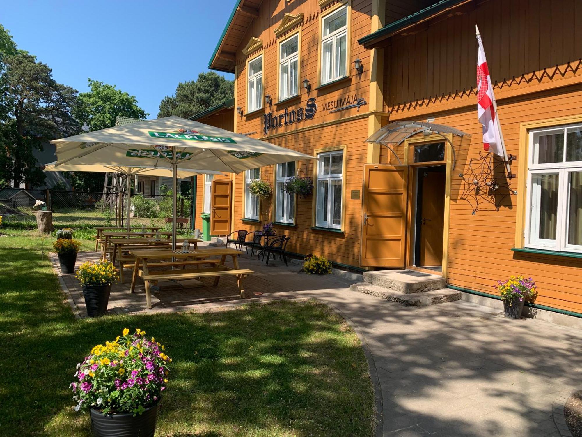 Portoss Hotel Ventspils Buitenkant foto
