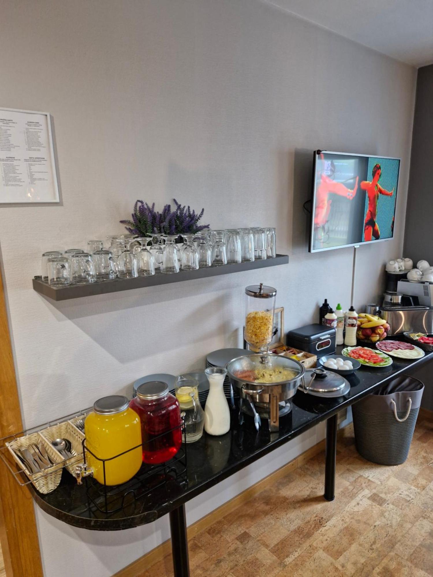 Portoss Hotel Ventspils Buitenkant foto
