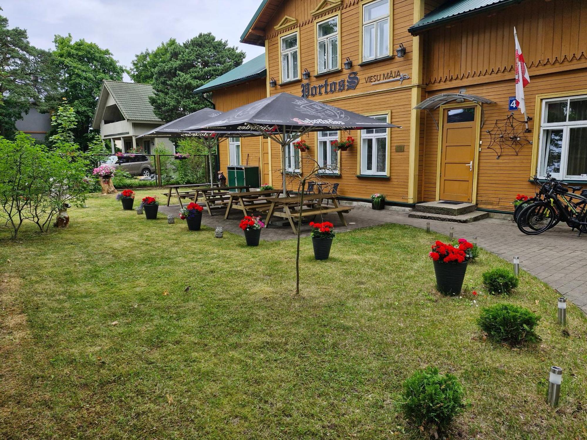 Portoss Hotel Ventspils Buitenkant foto