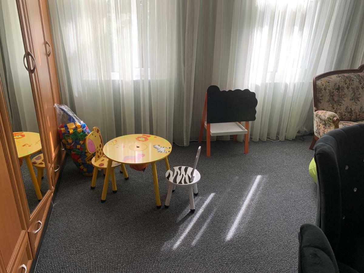 Portoss Hotel Ventspils Buitenkant foto